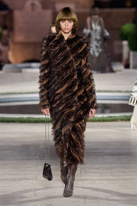 fendi autunno inverno 2019|fendi furs.